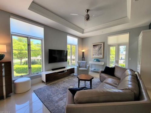 1008 7th St, Naples, FL 34102-7333