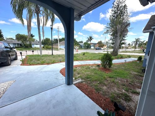 2062 Floresta Dr, Fort Pierce FL  34984-4706 exterior