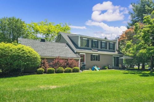 11 Greenhaven Rd, Tompkins Corners NY  10579-3303 exterior