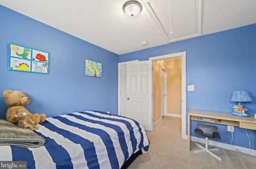 8168 Gilroy Dr, Lorton VA 22079-2936 exterior