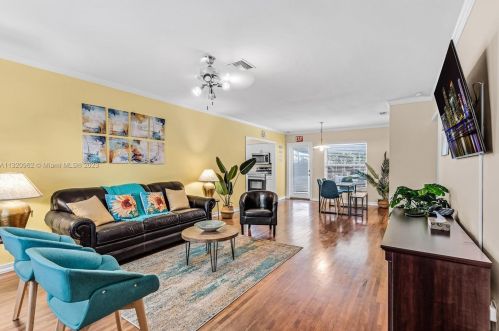 805 26th Ave, Hollywood FL  33020-5704 exterior