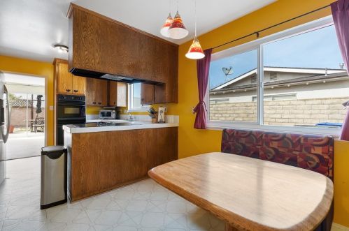 1151 Lawrence Way, Oxnard CA  93035-2525 exterior