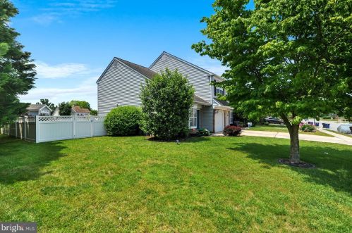 216 Grinding Wheel Dr, Dover, DE 19904-1964