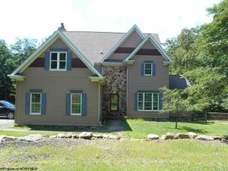 111 Hummingbird Ln, Morgantown, WV 26508-8661