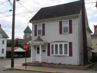600 Church St, Huntingdon PA  16652-1704 exterior