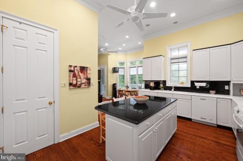 100 Deer Vly Ln, Wilmington DE  19807-1912 exterior