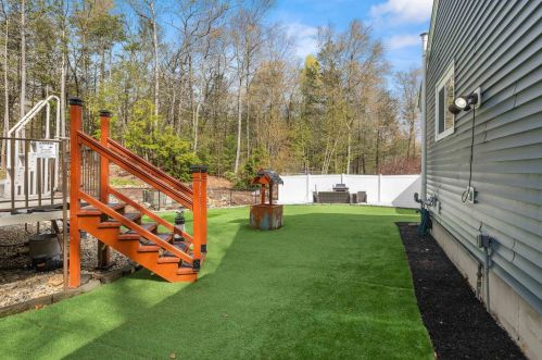 61 Caleb Dr, Danville NH  03819-3017 exterior