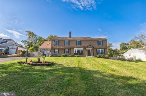 974 Hillside Dr, Southampton, PA 18966-4313