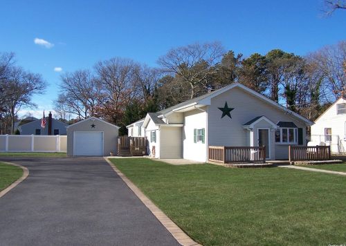 1838 Lincoln Ave, Holbrook, NY 11741-2211