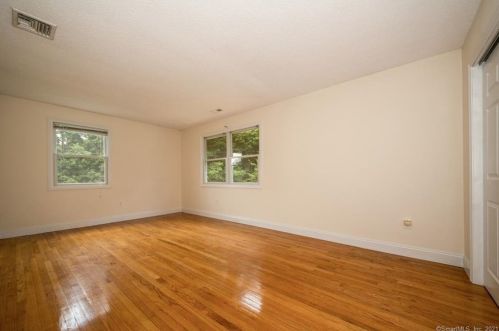 11 High Mdw Rd, Huntington CT 06484-3475 exterior