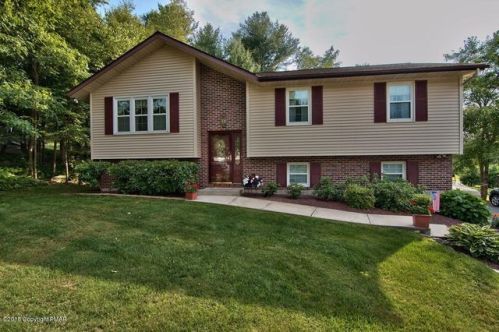 275 Manor Dr, Palmerton, PA 18071-5521