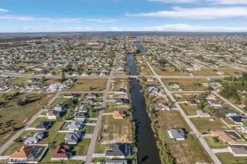 2227 2 Ter, Cape Coral FL  33990-1024 exterior