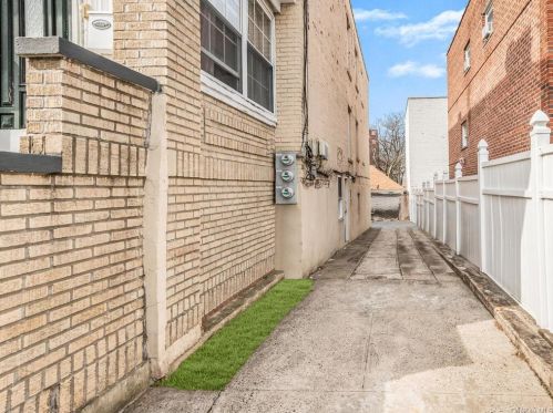 3045 Wilson Ave, Bronx, NY 10469-5104