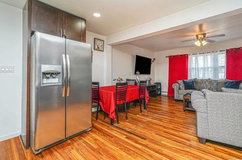 40 State Ave, Wheatley Heights NY  11798-4311 exterior