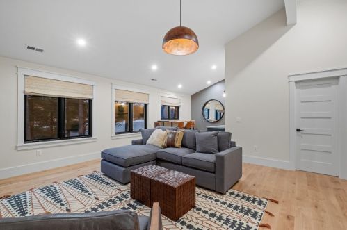 51 Keewaydin Dr, Alton NH  03810-4044 exterior