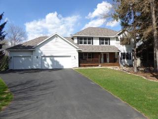 1013 Spruce Dr, Hudson, WI 54016-5806