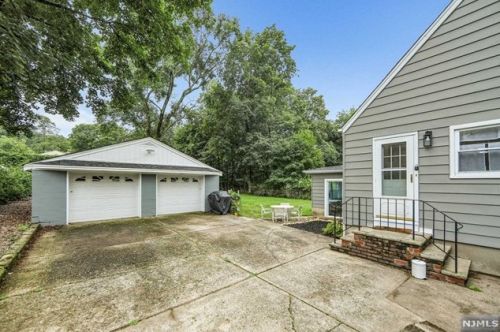 12 Pawnee Ave, Oakland NJ  07436-3019 exterior