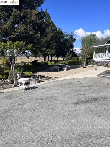 233 Menzel Rd, Hollister CA  95023-9745 exterior