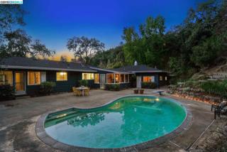 412 Camino Sobrante, Orinda, CA 94563-1850
