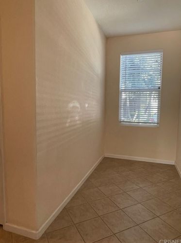 24024 Park Ln, Santa Clarita, CA 91354-1886