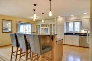 2805 Saddlebrook Cir, Hopkins MN  55305-2720 exterior