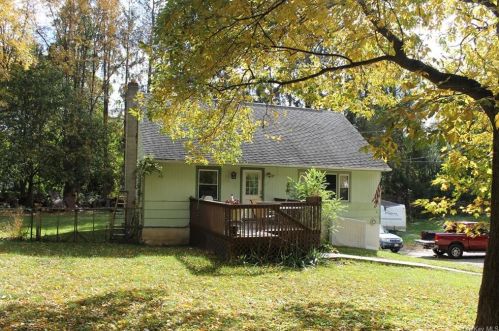 107 Maple Rd, Fishkill NY  12524-3002 exterior