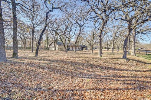 1000 Oak Tree Dr, Fort Worth, TX 76140-9725