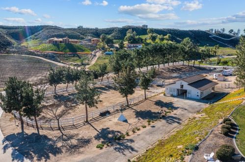 41664 Camino Del Vino, Temecula CA  92592-8439 exterior