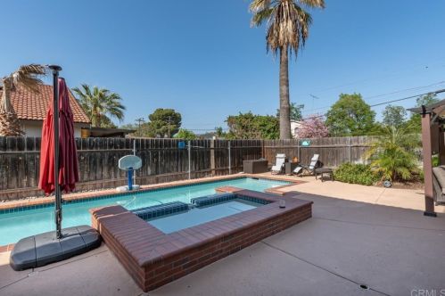 10349 Paseo Palmas Dr, Lakeside, CA 92040-2337