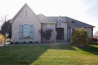 44 Country Club Ct, Le Claire, IA 52753-9268