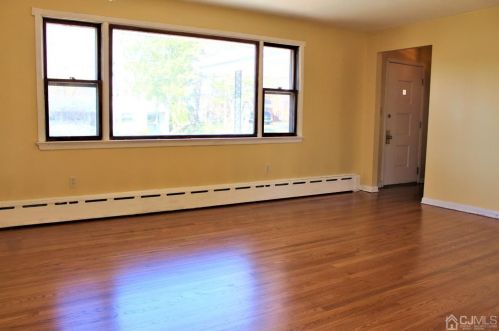 85 Holly Rd, Iselin NJ  08830-1530 exterior