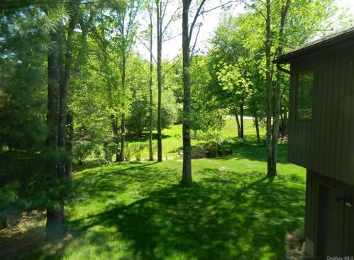 231 Briarwood Dr, Somers Town NY  10589-1810 exterior