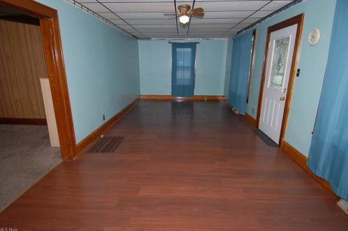 4305 Roseville Rd, Zanesville, OH 43701-8225
