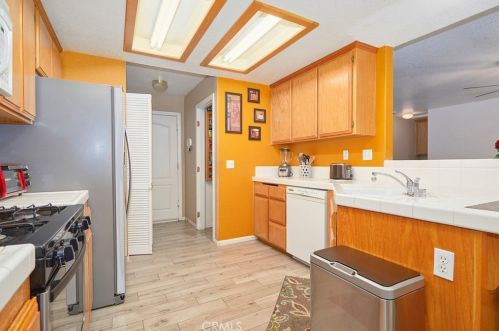 12719 Gifford Way, Victorville CA  92392-7430 exterior