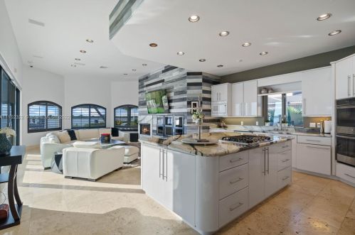 4828 Peninsula Dr, Daytona Beach FL 32127-7203 exterior