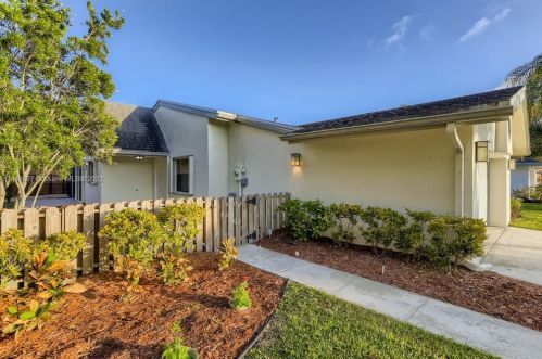 1 Baytree Cir, Boynton Beach, FL 33436-9113