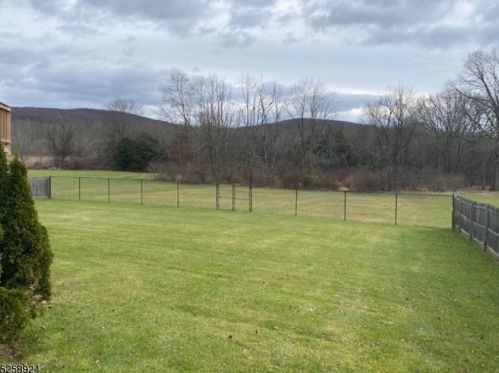 54 Shippen Rdg, Oxford, NJ 07863-3239