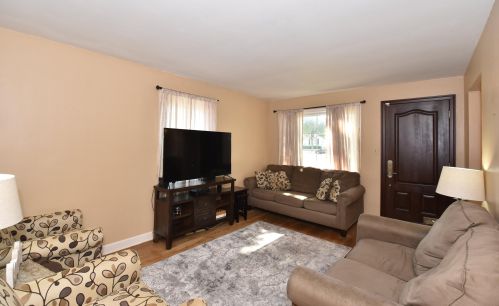 4571 Howell Ave, Milwaukee, WI 53207-5809