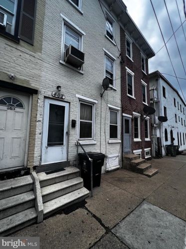 402 Adams St, Wilmington DE  19801-2017 exterior