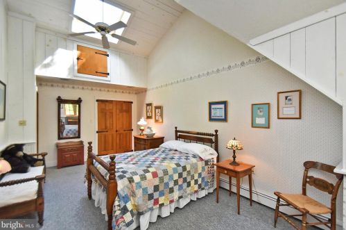 5693 Kernsville Rd, Orefield PA  18069-2226 exterior