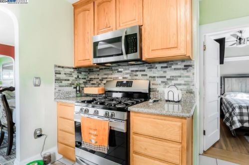 2708 Humboldt Ave, Oakland CA  94602-3635 exterior