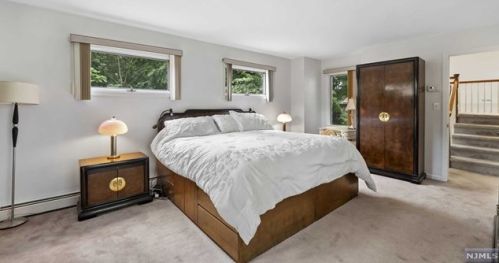 43 Bentley Dr, Franklin Lakes NJ  07417-1941 exterior