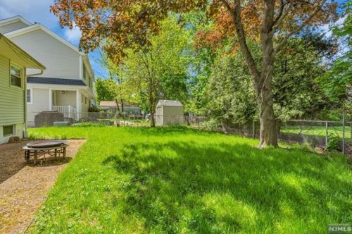 407 Berkshire Rd, Ridgewood NJ 07450-5533 exterior