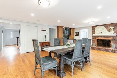 4 Galloupes Pt Rd, Swampscott MA  01907-2739 exterior