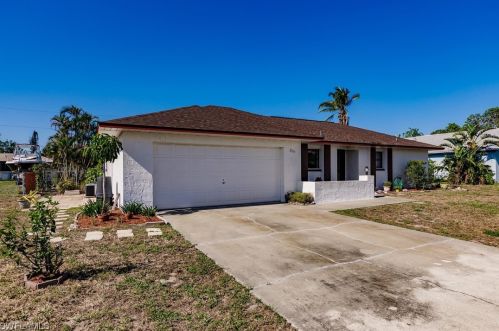 2215 2nd St, Cape Coral, FL 33909-2876