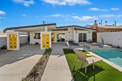 52152 Avenida Alvarado, La Quinta CA  92253-3229 exterior