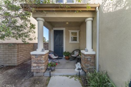 19837 Christopher Ln, Santa Clarita, CA 91350-3681