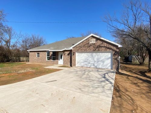 653 Dewey St, Cleburne, TX 76031-4403
