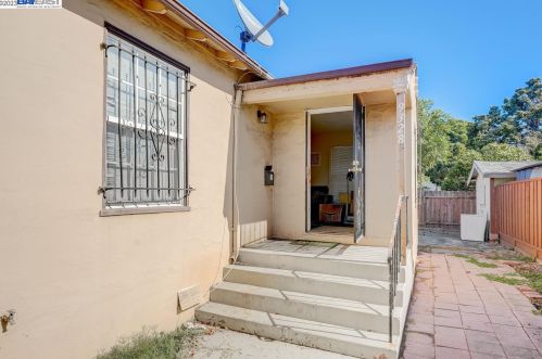 9326 Cherry St, Oakland CA  94603-1632 exterior