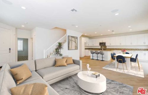 4705 Holly Ave, Long Beach, CA 90805-6717